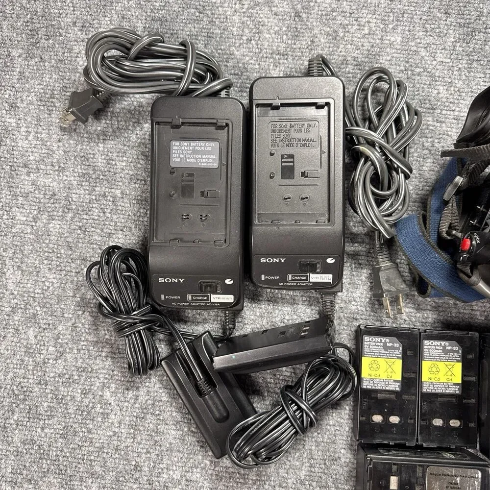 Sony Handycam Video 8 Camcorder VCCD-TR66 Bundle Camera is Tested Bag Batteries